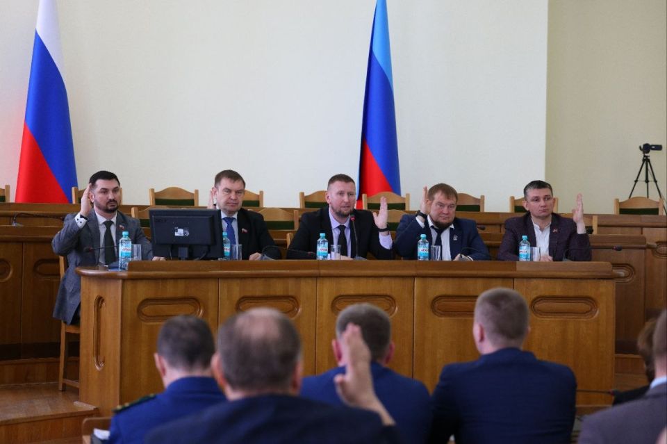 Галина Дуброва: Итоги очередного заседания Народного Совета ЛНР Галина Дуброва: Итоги очередного заседания Народного Совета ЛНР