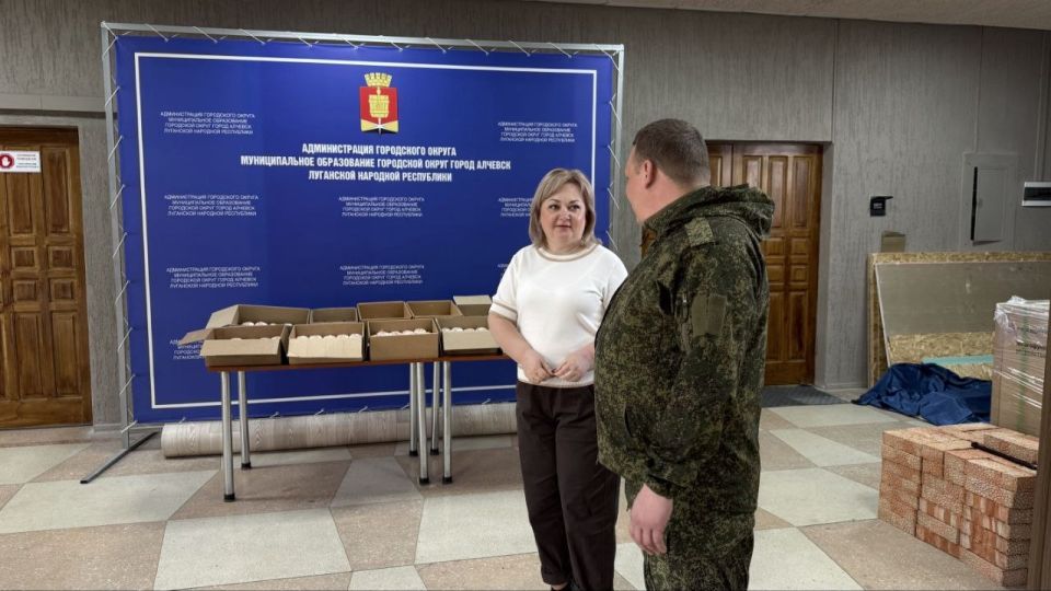 Единороссы передали куличи военнослужащим к Пасхе Единороссы передали куличи военнослужащим к Пасхе