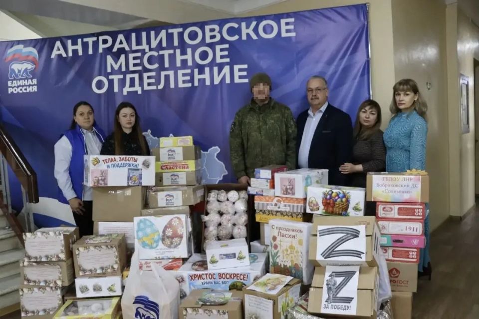 Единороссы передали куличи военнослужащим к Пасхе Единороссы передали куличи военнослужащим к Пасхе