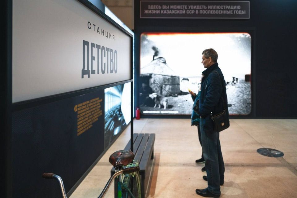 Внимание, поезд ЛДПР отправляется: в «Манеже» открылась выставка к 80-летию Владимира Жириновского Внимание, поезд ЛДПР отправляется: в «Манеже» открылась выставка к 80-летию Владимира Жириновского
