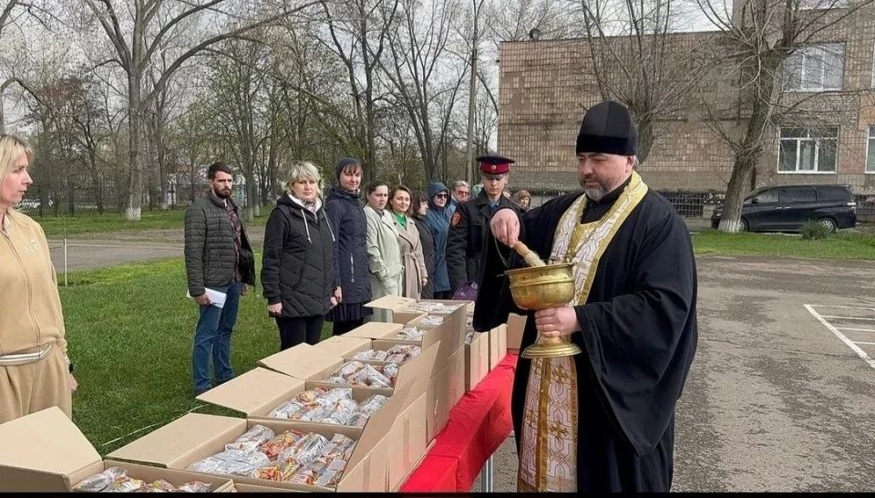 Виктор Водолацкий: Сегодня, совместно с первым заместителем Секретаря Луганского регионального отделения партии «Единая Россия», депутатом Народного Совета ЛНР В.В. Леоновым в преддверии Светлого праздника Пасхи передали... Виктор Водолацкий: Сегодня, совместно с первым заместителем Секретаря Луганского регионального отделения партии «Единая Россия», депутатом Народного Совета ЛНР В.В. Леоновым в преддверии Светлого праздника Пасхи передали...