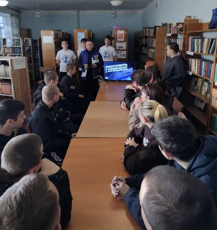 Сегодня в Первомайском колледже состоялась встреча, посвященная будущему образованию студентов Сегодня в Первомайском колледже состоялась встреча, посвященная будущему образованию студентов