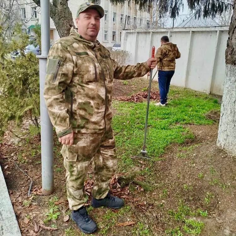 111Новоайдарские правоохранители облагородили здание ОМВД и территорию близ него 111Новоайдарские правоохранители облагородили здание ОМВД и территорию близ него