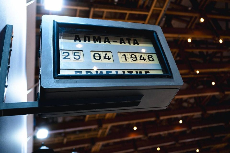Внимание, поезд ЛДПР отправляется: в «Манеже» открылась выставка к 80-летию Владимира Жириновского Внимание, поезд ЛДПР отправляется: в «Манеже» открылась выставка к 80-летию Владимира Жириновского