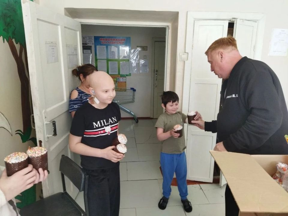 Виктор Водолацкий: Сегодня, совместно с первым заместителем Секретаря Луганского регионального отделения партии «Единая Россия», депутатом Народного Совета ЛНР В.В. Леоновым в преддверии Светлого праздника Пасхи передали... Виктор Водолацкий: Сегодня, совместно с первым заместителем Секретаря Луганского регионального отделения партии «Единая Россия», депутатом Народного Совета ЛНР В.В. Леоновым в преддверии Светлого праздника Пасхи передали...