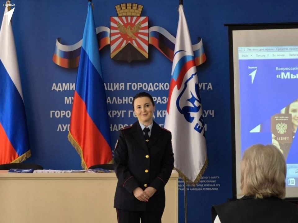 Накануне Дня космонавтики юные активисты «Движения Первых» из Красного Луча получили свои первые паспорта Накануне Дня космонавтики юные активисты «Движения Первых» из Красного Луча получили свои первые паспорта
