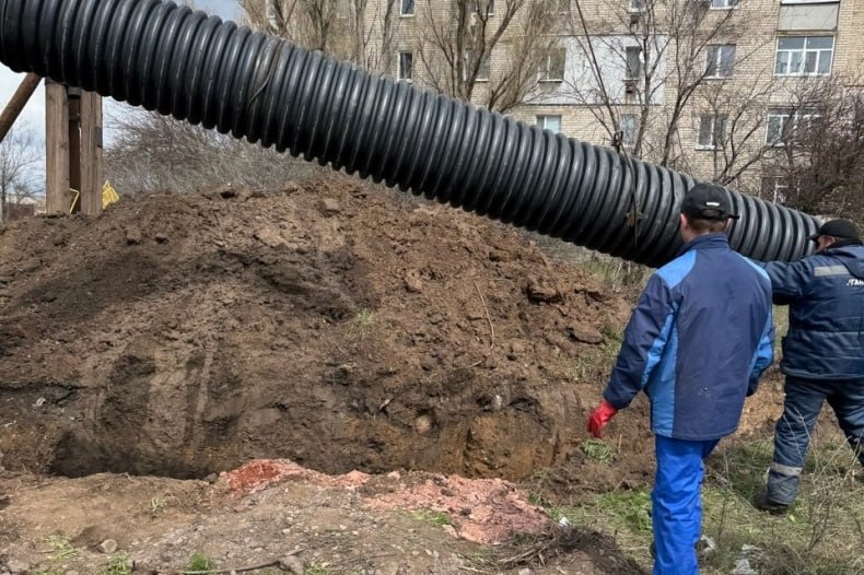 Специалисты Свердловского департамента ГУП ЛНР «Лугансквода» провели замену аварийного участка канализационного коллектора Специалисты Свердловского департамента ГУП ЛНР «Лугансквода» провели замену аварийного участка канализационного коллектора