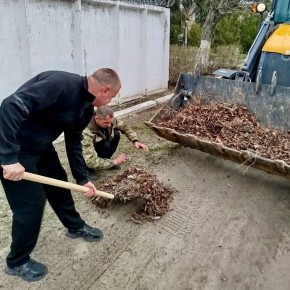 111Новоайдарские правоохранители облагородили здание ОМВД и территорию близ него