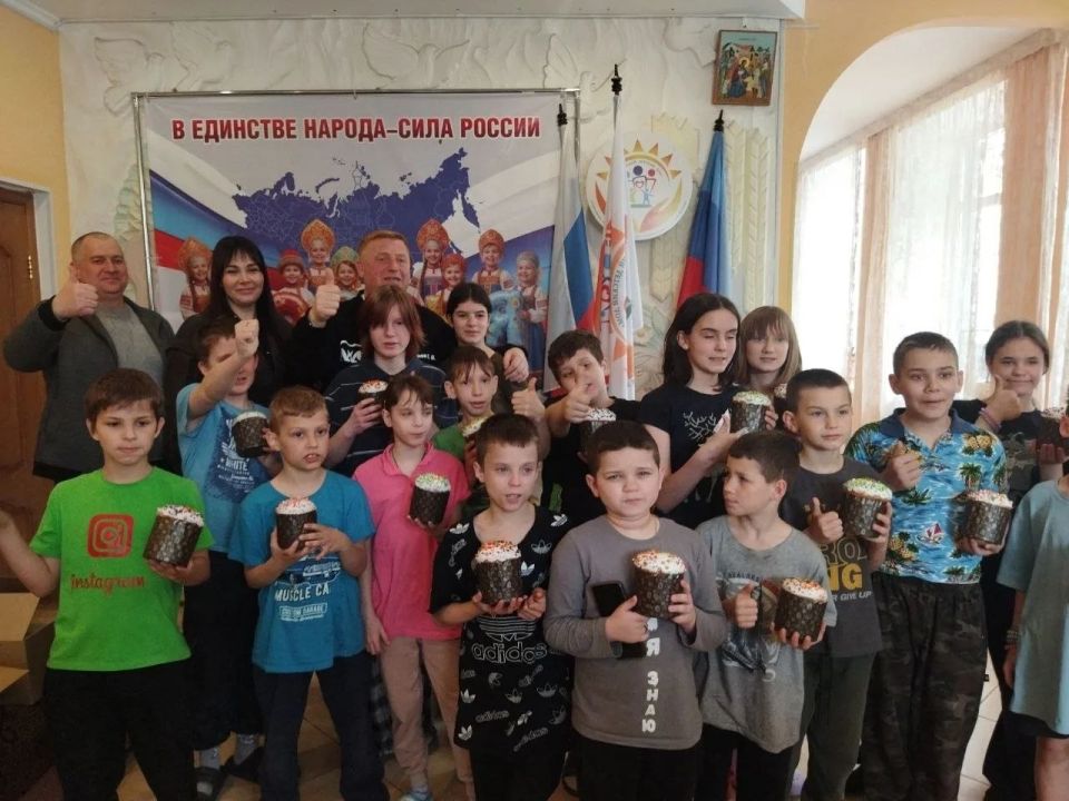 Виктор Водолацкий: Сегодня, совместно с первым заместителем Секретаря Луганского регионального отделения партии «Единая Россия», депутатом Народного Совета ЛНР В.В. Леоновым в преддверии Светлого праздника Пасхи передали... Виктор Водолацкий: Сегодня, совместно с первым заместителем Секретаря Луганского регионального отделения партии «Единая Россия», депутатом Народного Совета ЛНР В.В. Леоновым в преддверии Светлого праздника Пасхи передали...