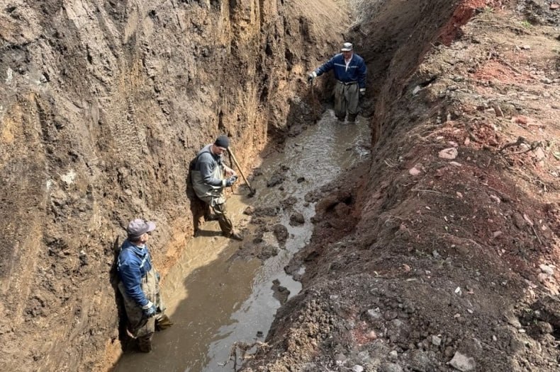 Специалисты Свердловского департамента ГУП ЛНР «Лугансквода» провели замену аварийного участка канализационного коллектора Специалисты Свердловского департамента ГУП ЛНР «Лугансквода» провели замену аварийного участка канализационного коллектора