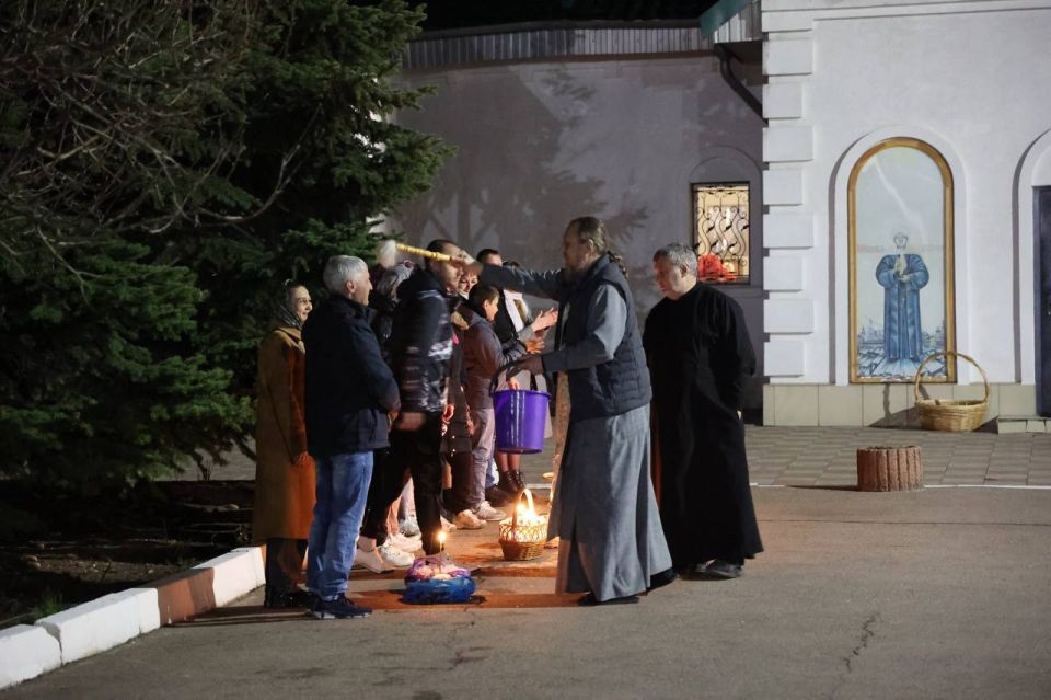 11 Правоохранители ЛНР обеспечили безопасность во время пасхальных богослужений на территории региона 11 Правоохранители ЛНР обеспечили безопасность во время пасхальных богослужений на территории региона