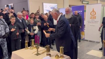 Представители международного центра "Святые лавры Руси православной" доставят Благодатный огонь из Иерусалима в Луганск