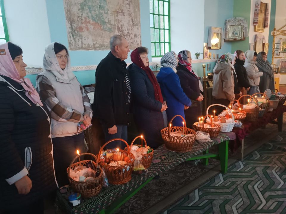 Сегодня, в светлый и радостный праздник Воскресения Христова, во всех храмах Краснодонского муниципального округа прошли торжественные богослужения Сегодня, в светлый и радостный праздник Воскресения Христова, во всех храмах Краснодонского муниципального округа прошли торжественные богослужения