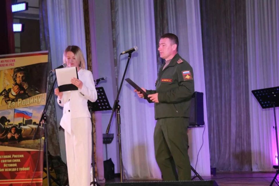 В Новопсковском Дворце культуры прозвучали особенно сильные и трогательные ноты В Новопсковском Дворце культуры прозвучали особенно сильные и трогательные ноты