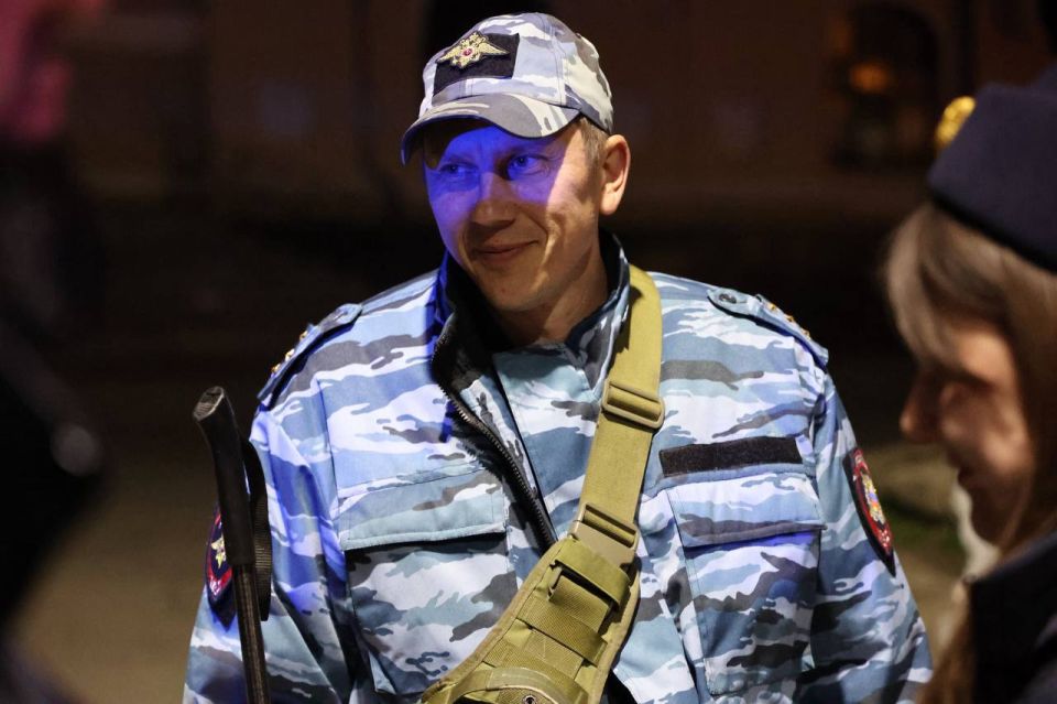 11 Правоохранители ЛНР обеспечили безопасность во время пасхальных богослужений на территории региона 11 Правоохранители ЛНР обеспечили безопасность во время пасхальных богослужений на территории региона