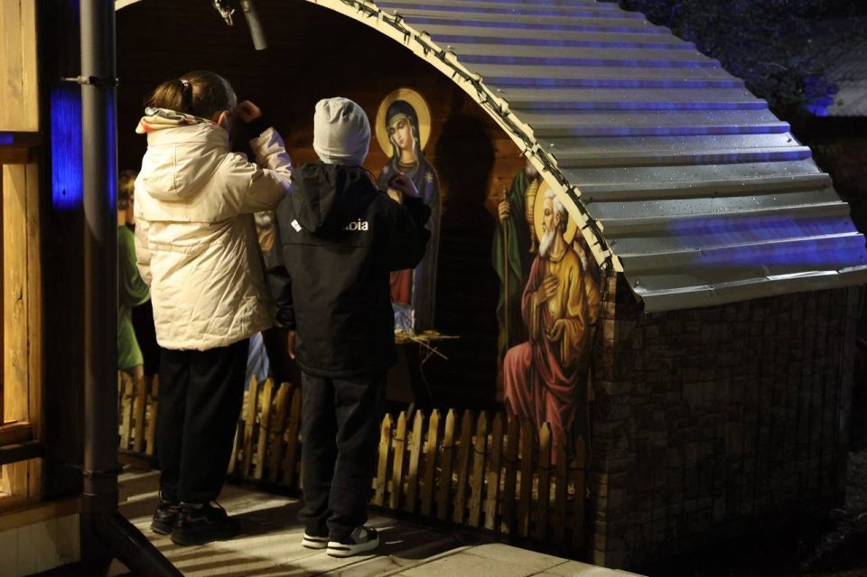 11 Правоохранители ЛНР обеспечили безопасность во время пасхальных богослужений на территории региона 11 Правоохранители ЛНР обеспечили безопасность во время пасхальных богослужений на территории региона