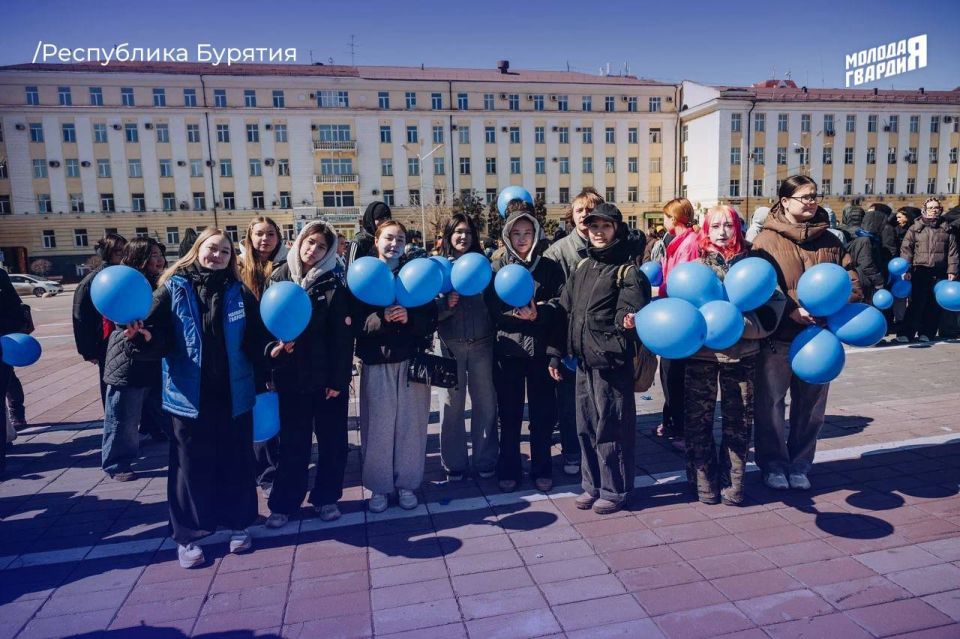 Активисты Молодой Гвардии Единой России провели яркие флешмобы, акции и интеллектуальные битвы в честь Дня космонавтики Активисты Молодой Гвардии Единой России провели яркие флешмобы, акции и интеллектуальные битвы в честь Дня космонавтики