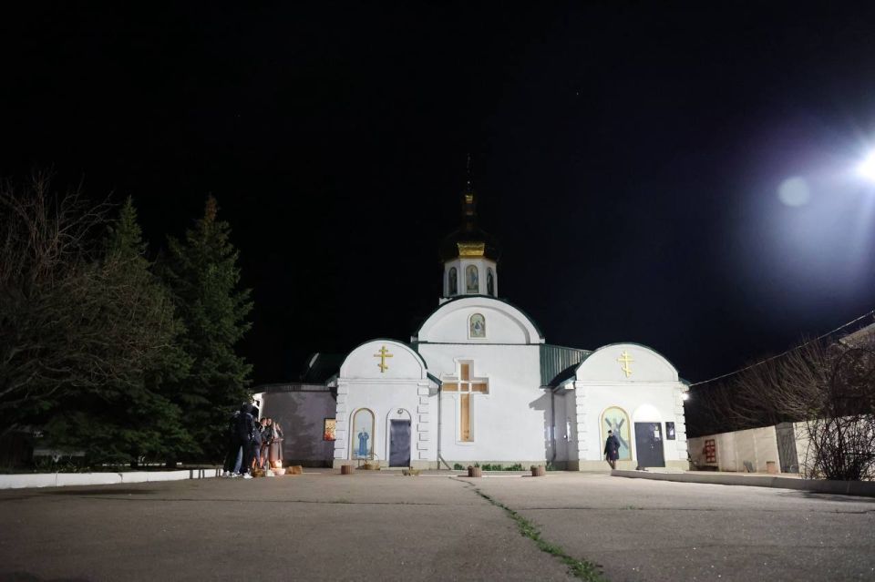 11 Правоохранители ЛНР обеспечили безопасность во время пасхальных богослужений на территории региона 11 Правоохранители ЛНР обеспечили безопасность во время пасхальных богослужений на территории региона