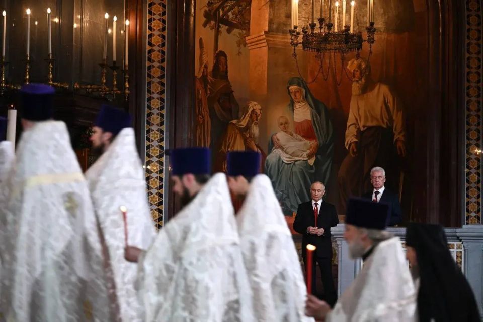 Владимир Путин поздравил всех россиян с Пасхой — Светлым Христовым Воскресением Владимир Путин поздравил всех россиян с Пасхой — Светлым Христовым Воскресением