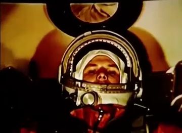 «Дорогие друзья, близкие и незнакомые, соотечественники, люди всех стран и континентов!