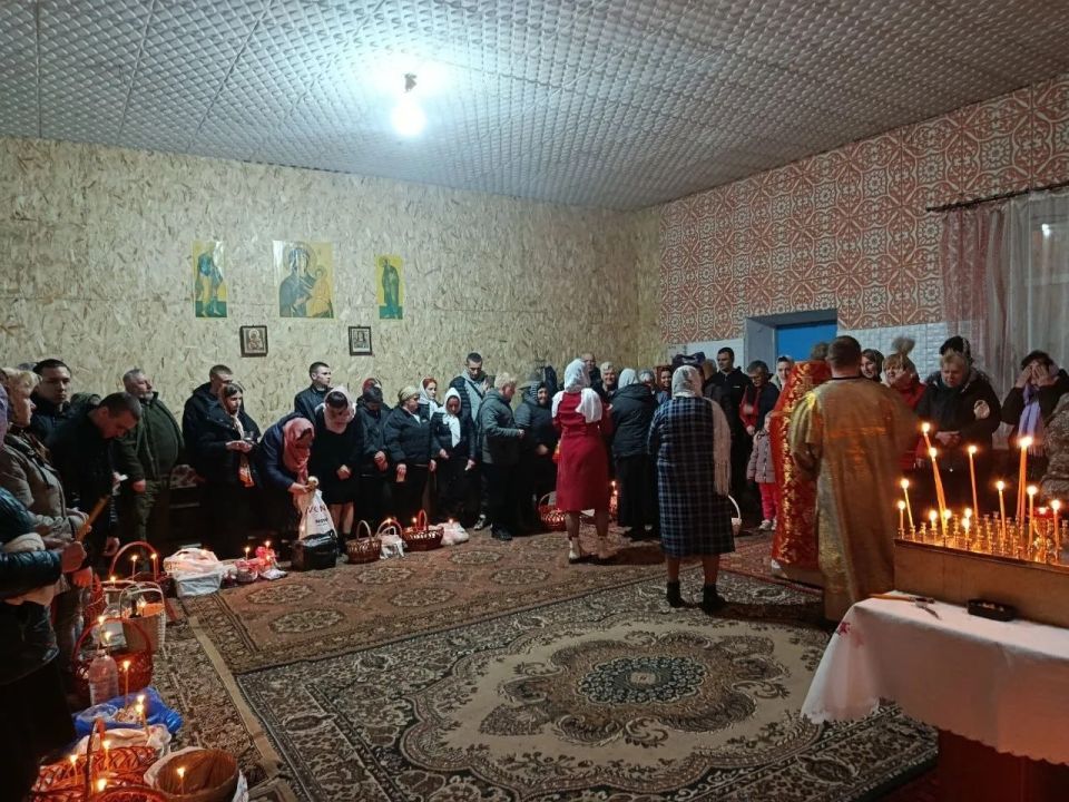Сегодня, в светлый и радостный праздник Воскресения Христова, во всех храмах Краснодонского муниципального округа прошли торжественные богослужения Сегодня, в светлый и радостный праздник Воскресения Христова, во всех храмах Краснодонского муниципального округа прошли торжественные богослужения