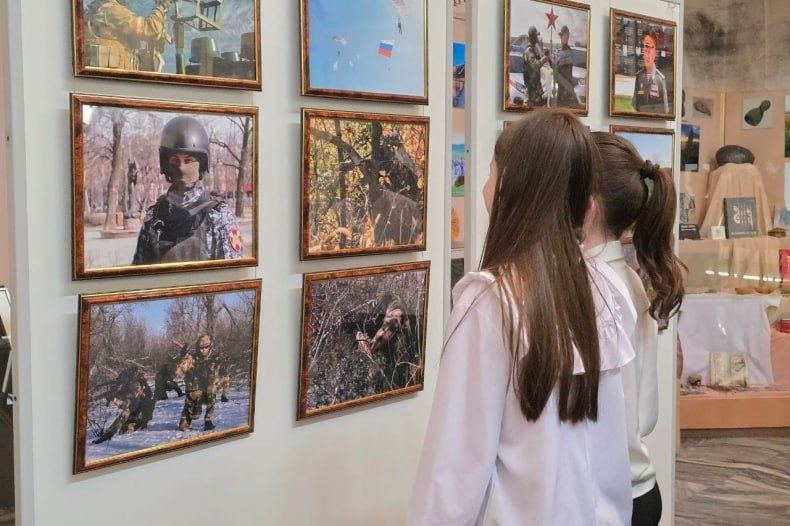 В стенах Свердловского краеведческого музея была открыта фотовыставка «Герои Отечества. На страже всегда» В стенах Свердловского краеведческого музея была открыта фотовыставка «Герои Отечества. На страже всегда»