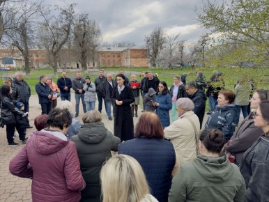 «Муниципальный диалог»: Единороссы встретились с жителями Каменнобродского района Луганска