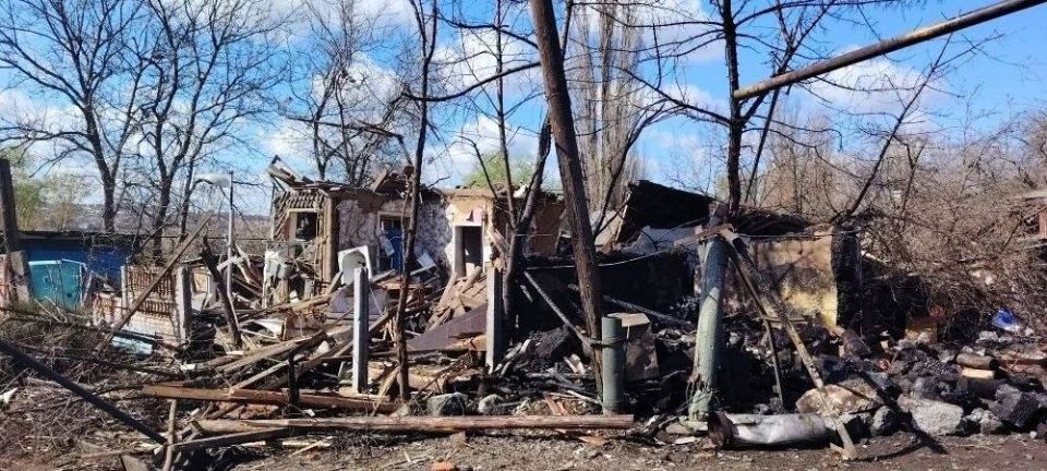Киевские боевики обстреляли жилой сектор в Первомайске Киевские боевики обстреляли жилой сектор в Первомайске