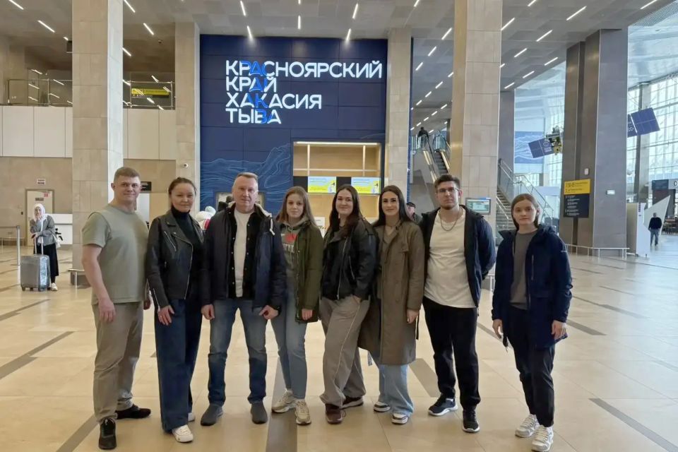 Группа врачей из Красноярска прибыла в Свердловск ЛНР для работы Группа врачей из Красноярска прибыла в Свердловск ЛНР для работы