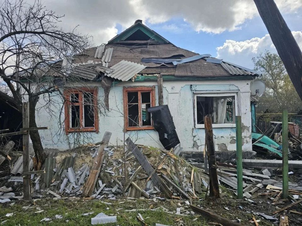 Сергей Колягин: Продолжаем фиксировать последствия ночной атаки вражеских БПЛА на территорию города Сергей Колягин: Продолжаем фиксировать последствия ночной атаки вражеских БПЛА на территорию города