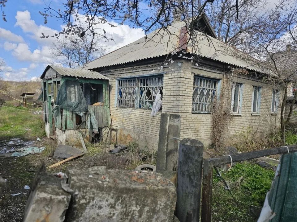 Сергей Колягин: Продолжаем фиксировать последствия ночной атаки вражеских БПЛА на территорию города Сергей Колягин: Продолжаем фиксировать последствия ночной атаки вражеских БПЛА на территорию города