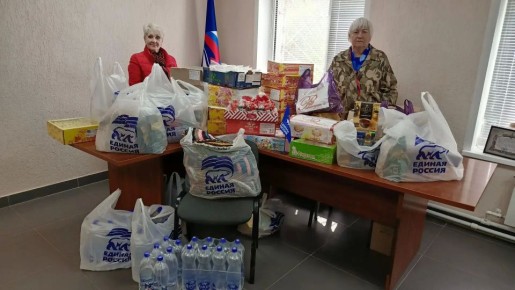 Единороссы Славяносербщины передали военнослужащим куличи и сладости