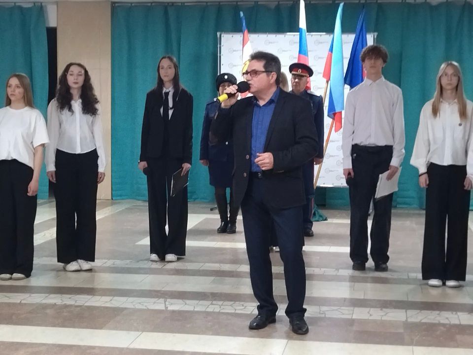 В Суходольске состоялся патриотический митинг, посвященный Русской весне В Суходольске состоялся патриотический митинг, посвященный Русской весне