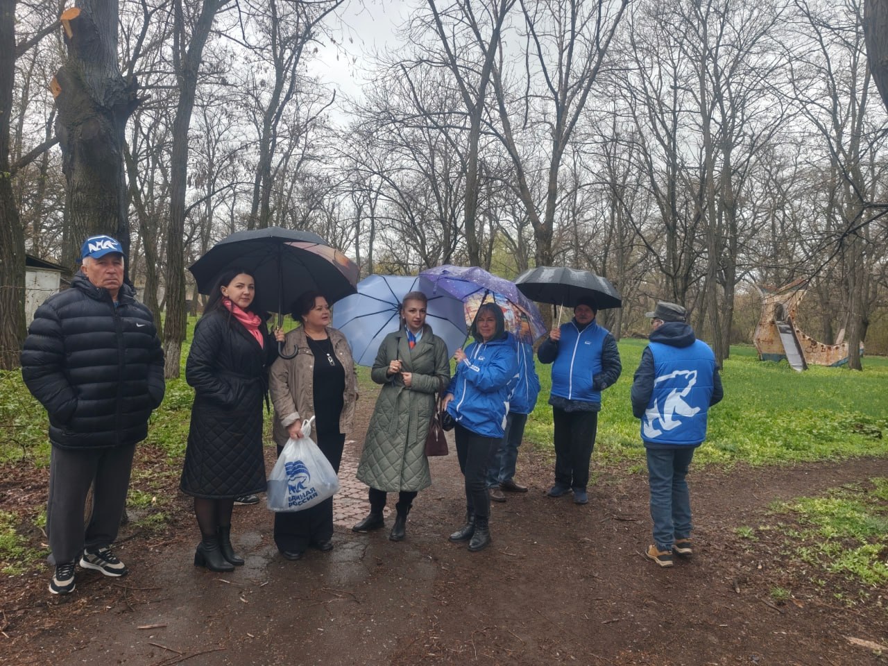 В поселке Краснодон по Народной программе «Единой России» обновляют парк культуры и отдыха В поселке Краснодон по Народной программе «Единой России» обновляют парк культуры и отдыха