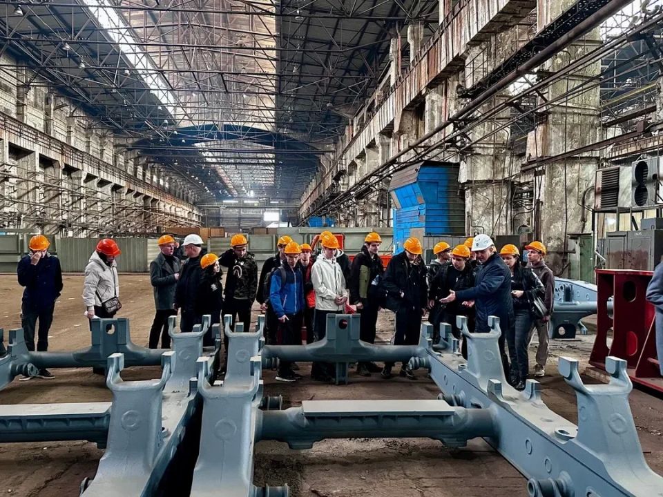 «Выбирай свое»: Студенты побывали на производстве «Лугамаш» «Выбирай свое»: Студенты побывали на производстве «Лугамаш»