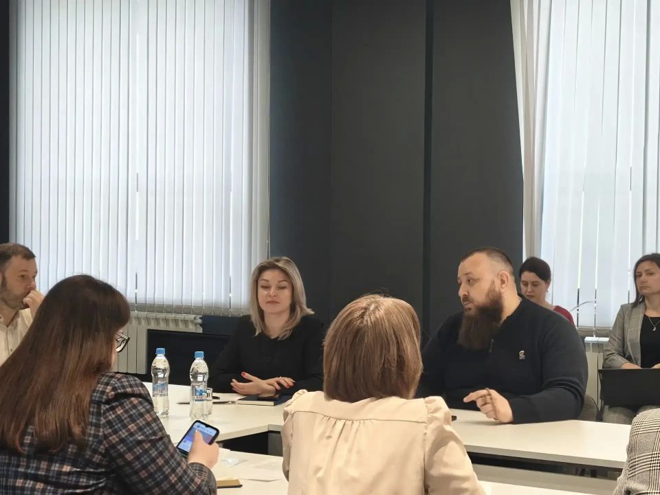 В Луганске обсудили будущее школьных музеев В Луганске обсудили будущее школьных музеев