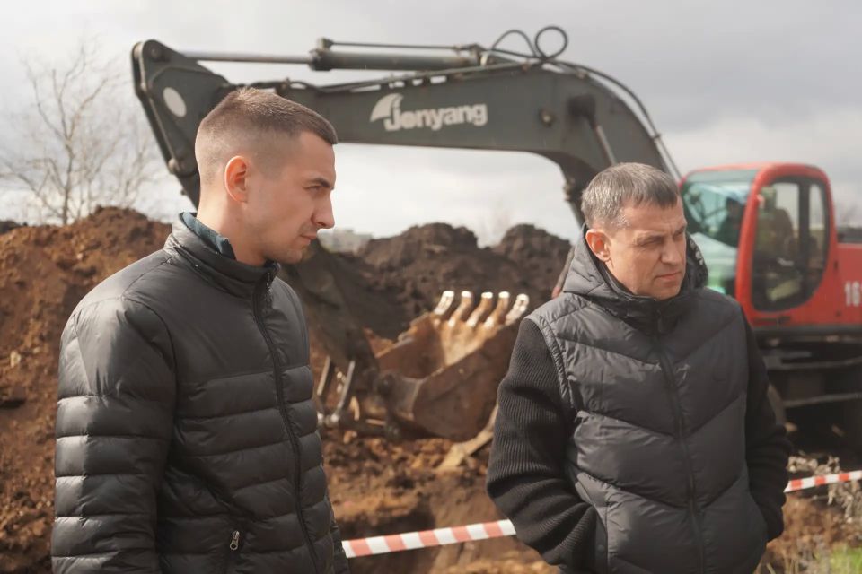 Регион-шеф приступил к ремонту канализационного коллектора от ул.Гвардейская через ул.Добролюбова, ул.Водопьянова до пер.Пушкина Регион-шеф приступил к ремонту канализационного коллектора от ул.Гвардейская через ул.Добролюбова, ул.Водопьянова до пер.Пушкина