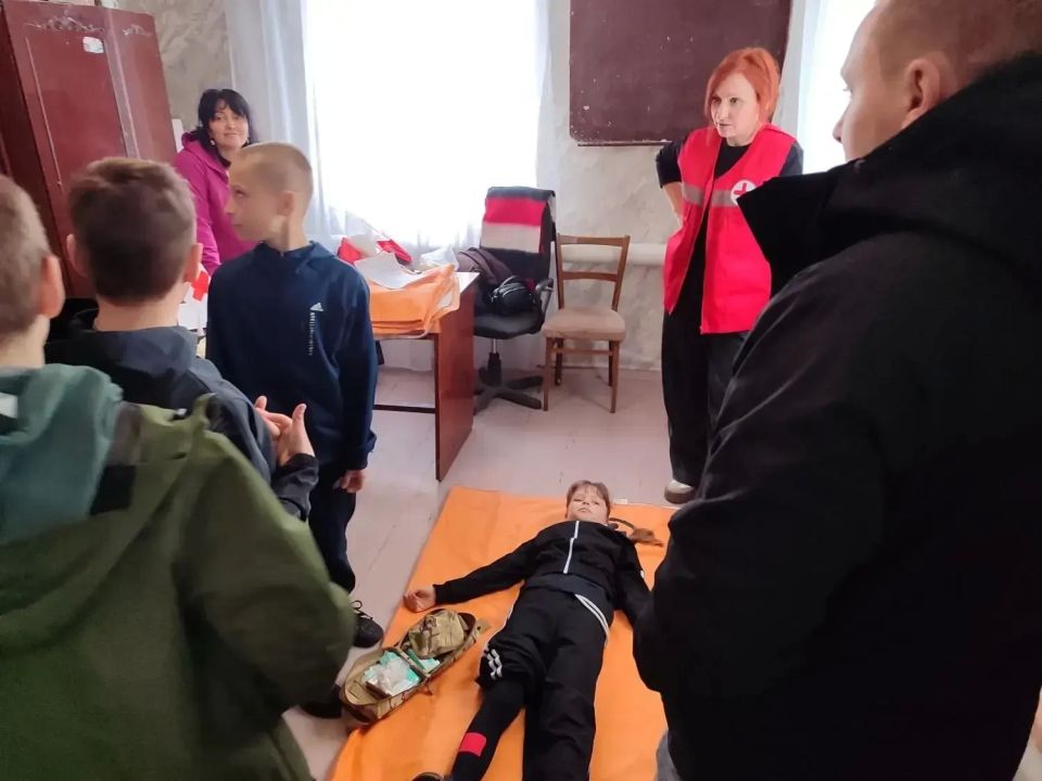 В "Ровеньковском центре детского, юношеского туризма и краеведения" стартовало открытие муниципального этапа военно-патриотической игры "Зарница 2.0", которая собрала на своей площадке самых маленьких участников В "Ровеньковском центре детского, юношеского туризма и краеведения" стартовало открытие муниципального этапа военно-патриотической игры "Зарница 2.0", которая собрала на своей площадке самых маленьких участников
