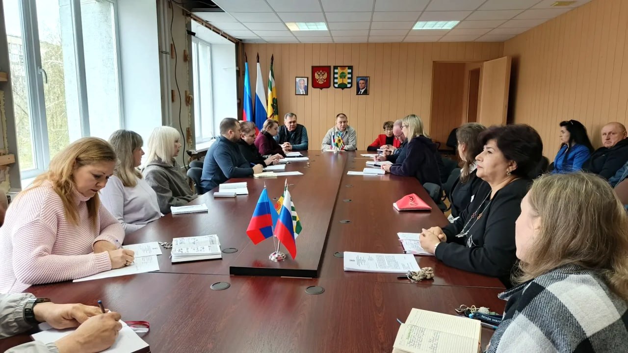 Евгений Шаталин: Вместе с первым заместителем Игорем Шмидтом провел совещание с руководителями структурных подразделений городской администрации города Рубежное Евгений Шаталин: Вместе с первым заместителем Игорем Шмидтом провел совещание с руководителями структурных подразделений городской администрации города Рубежное