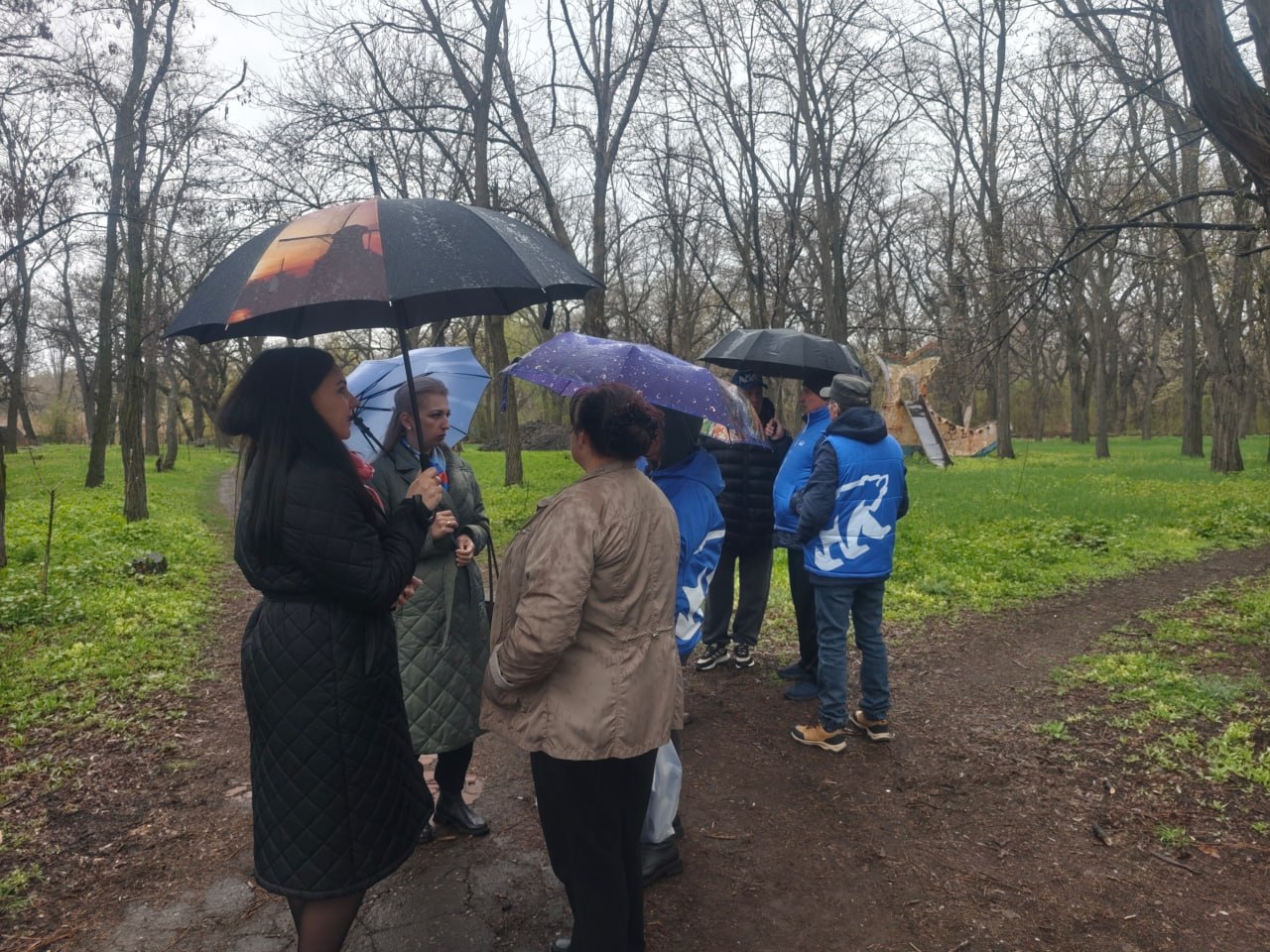 В поселке Краснодон по Народной программе «Единой России» обновляют парк культуры и отдыха В поселке Краснодон по Народной программе «Единой России» обновляют парк культуры и отдыха