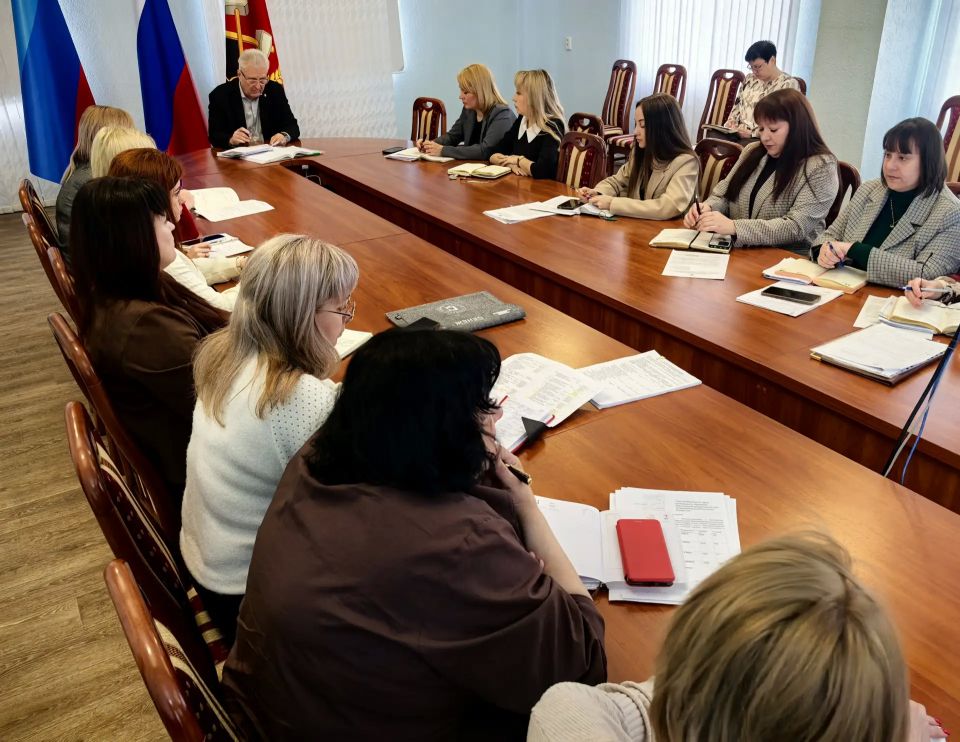 Сергей Козенко: Сегодня провел расширенное аппаратное совещание с руководителями структурных подразделений Администрации и начальниками управления и отделов, отвечающих за жизнеобеспечение населенных пунктов Краснодонского... Сергей Козенко: Сегодня провел расширенное аппаратное совещание с руководителями структурных подразделений Администрации и начальниками управления и отделов, отвечающих за жизнеобеспечение населенных пунктов Краснодонского...