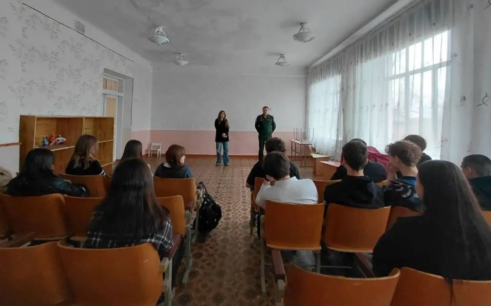 Виолетта Сычёва, главный специалист отдела спорта и молодежи Администрации Краснодонского муниципального округа, совместно с Военным комиссариатом , начальником отделения ППГ ВС лейтенантом Вороным Евгением провели выездные... Виолетта Сычёва, главный специалист отдела спорта и молодежи Администрации Краснодонского муниципального округа, совместно с Военным комиссариатом , начальником отделения ППГ ВС лейтенантом Вороным Евгением провели выездные...