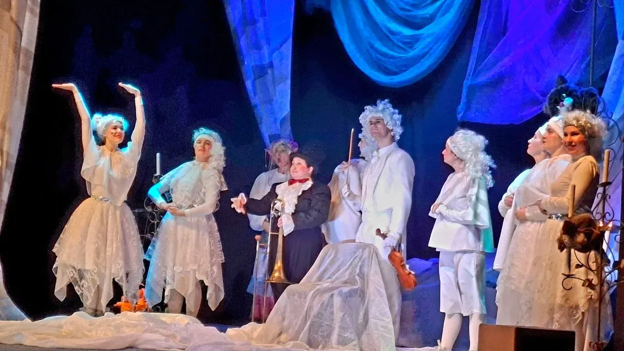 Луганский академический театр кукол в мае вновь переставит свою невероятную постановку Луганский академический театр кукол в мае вновь переставит свою невероятную постановку