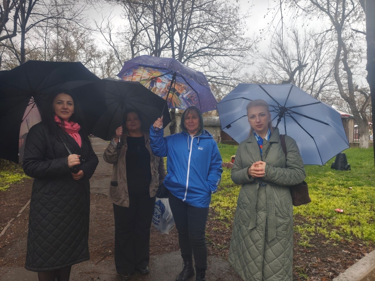 В поселке Краснодон по Народной программе «Единой России» обновляют парк культуры и отдыха В поселке Краснодон по Народной программе «Единой России» обновляют парк культуры и отдыха