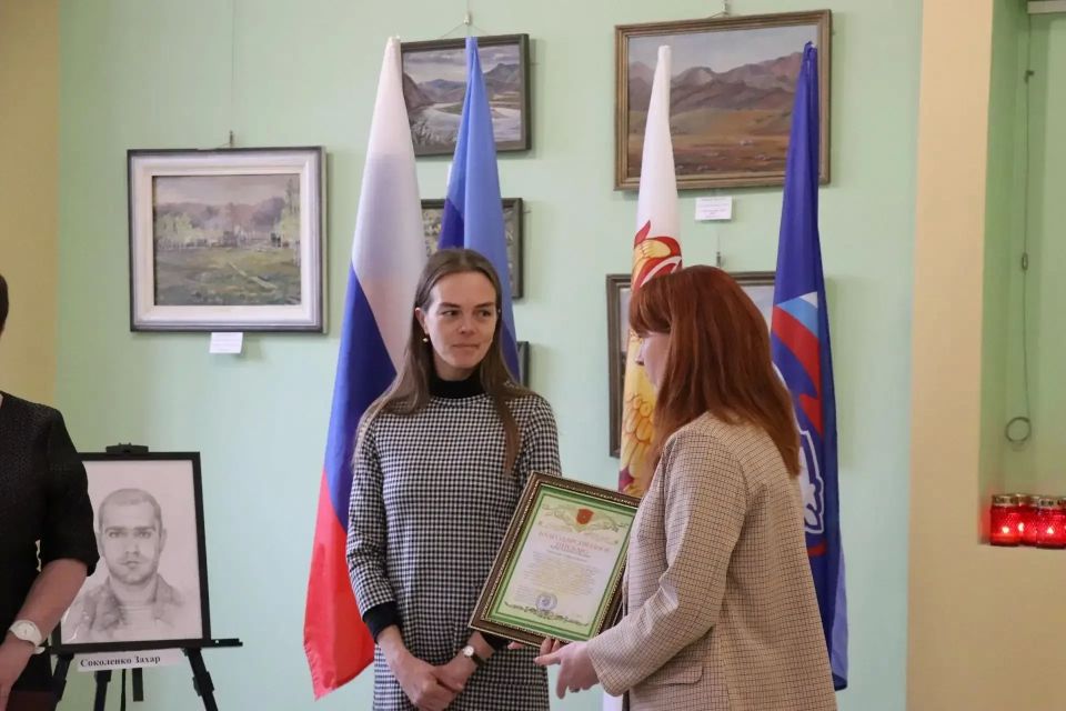 В Северодонецкой галерее искусств открылась выставка графических портретов «СВОИ ГЕРОИ» В Северодонецкой галерее искусств открылась выставка графических портретов «СВОИ ГЕРОИ»