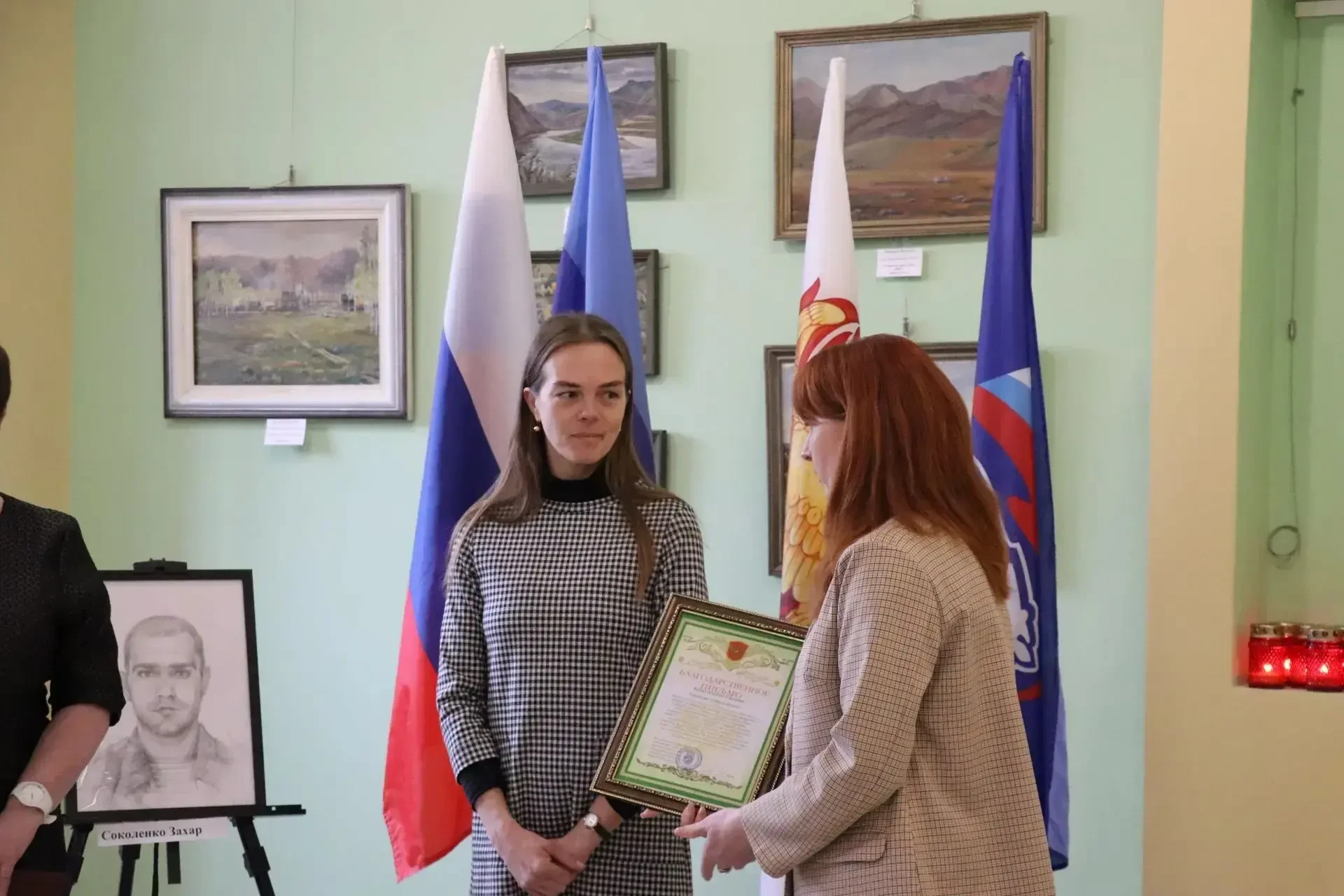 В Северодонецкой галерее искусств открылась выставка графических портретов «СВОИ ГЕРОИ» В Северодонецкой галерее искусств открылась выставка графических портретов «СВОИ ГЕРОИ»