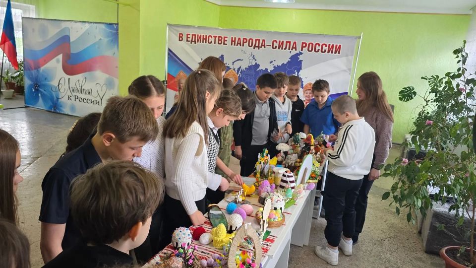 Пасха - это семейный праздник, несущий много добра, любви и света Пасха - это семейный праздник, несущий много добра, любви и света