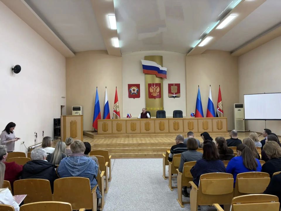 14 апреля 2026 года в зале заседаний Администрации городского округа город Алчевск собрались представители общественности, депутаты Совета, работники администрации и неравнодушные жители для участия в публичных слушаниях по... 14 апреля 2026 года в зале заседаний Администрации городского округа город Алчевск собрались представители общественности, депутаты Совета, работники администрации и неравнодушные жители для участия в публичных слушаниях по...