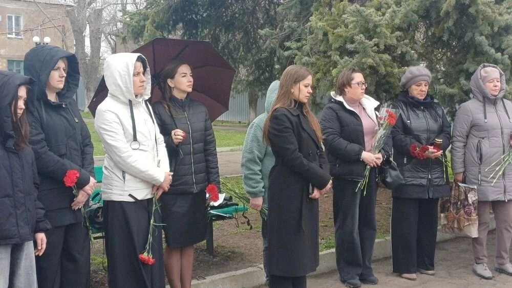 Ко Дню памяти жертв украинской агрессии в посёлке городского типа Дубовский состоялся митинг «Не забудем! Не простим!» Ко Дню памяти жертв украинской агрессии в посёлке городского типа Дубовский состоялся митинг «Не забудем! Не простим!»