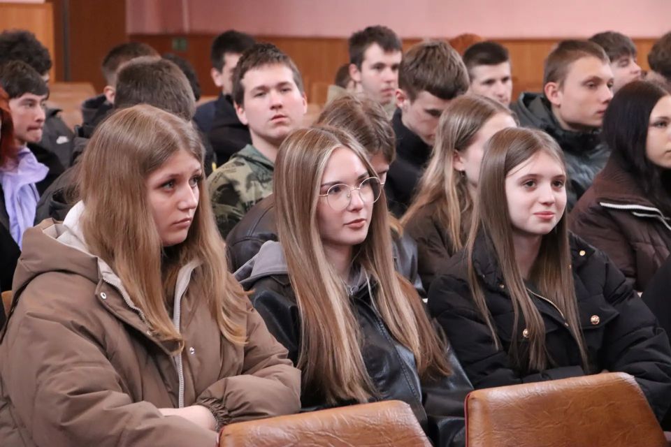 В СТАХАНОВЕ ШКОЛЬНИКАМ И СТУДЕНТАМ РАССКАЗАЛИ О ВОЗМОЖНОСТЯХ ФОРУМНОЙ КАМПАНИИ 2026 ГОДА В СТАХАНОВЕ ШКОЛЬНИКАМ И СТУДЕНТАМ РАССКАЗАЛИ О ВОЗМОЖНОСТЯХ ФОРУМНОЙ КАМПАНИИ 2026 ГОДА